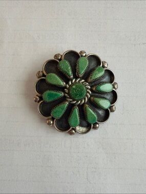 Vintage signed Zuni green turquoise cluster sterling silver brooch/pendant.